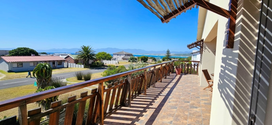 6 Bedroom Property for Sale in De Kelders Western Cape